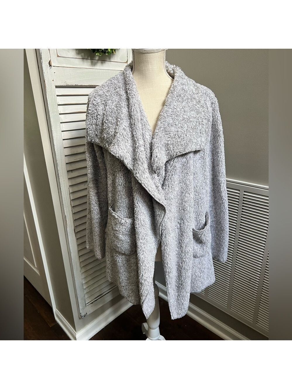 Women’s Hugs from Soft Surroundings plush gray oversized jacket/robe. Size S